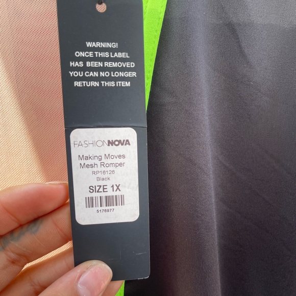 Fashion nova romper - Picture 4 of 4